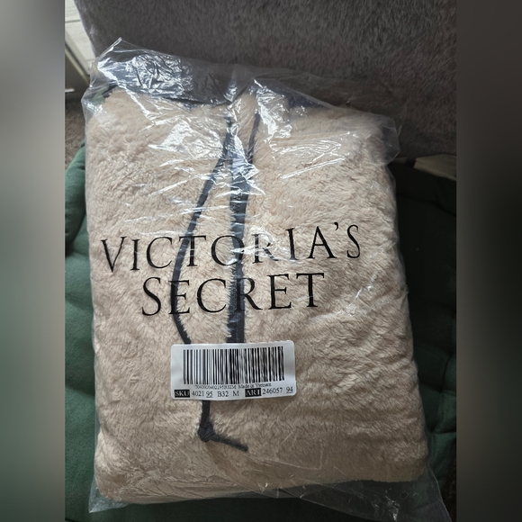 🚹Sold to FB! 🚹 VS PINK Sherpa Jacket - Picture 1 of 1